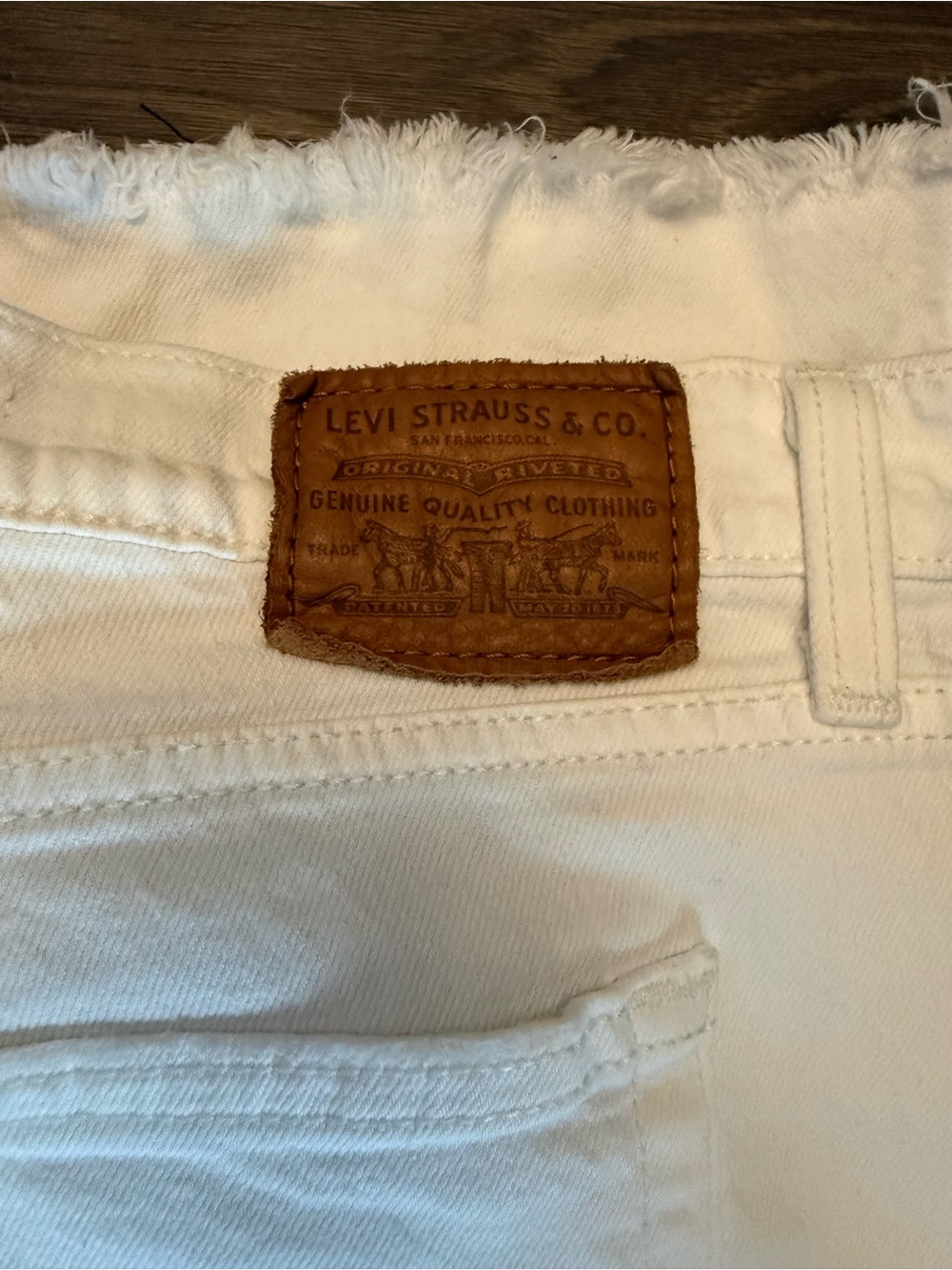 Levi's White Frayed Waist Denim Shorts - Picture 2 of 6